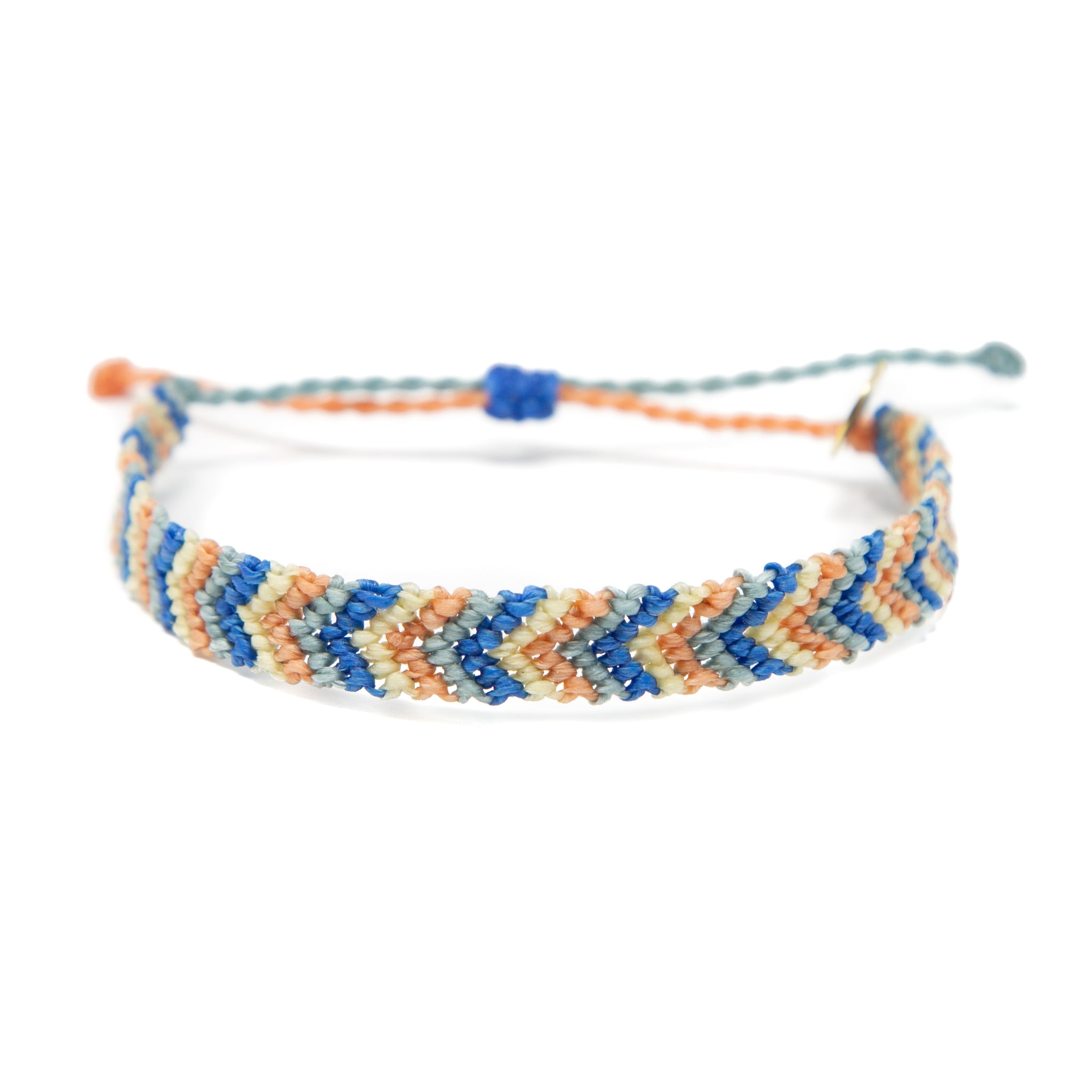 Triple Max Tons: Chevron Friendship Bracelet Tutorial + Kolla… | Diy friendship  bracelets patterns, Friendship bracelets tutorial, Diy friendship bracelets  tutorial